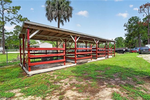 2581 4th AVE NE, Naples, FL 34120
