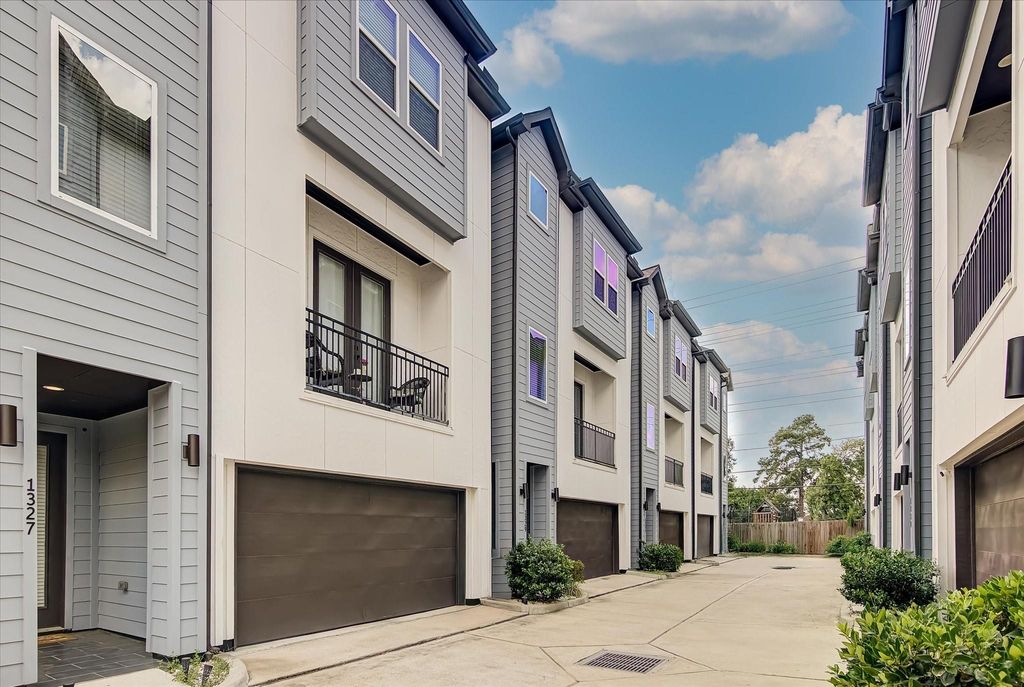 1329 Buescher Drive, Houston, TX 77043