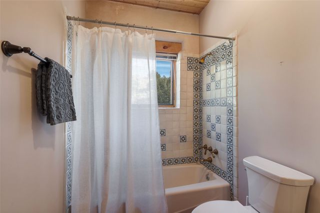 769 Camino Los Abuelos, Galisteo, NM 87540