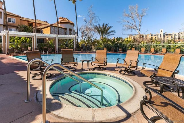 2220 Camino De La Reina 302, San Diego, CA 92108