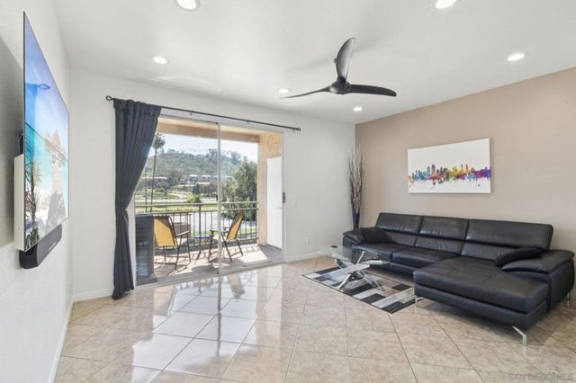 2220 Camino De La Reina 302, San Diego, CA 92108