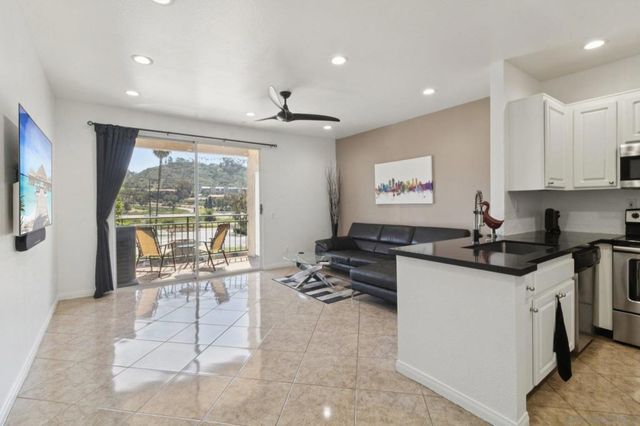 2220 Camino De La Reina 302, San Diego, CA 92108