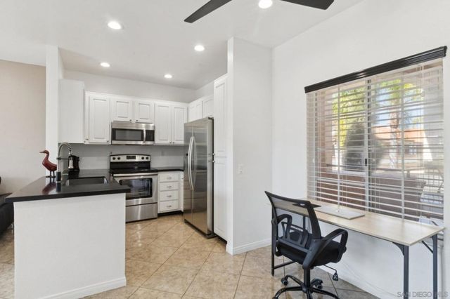 2220 Camino De La Reina 302, San Diego, CA 92108