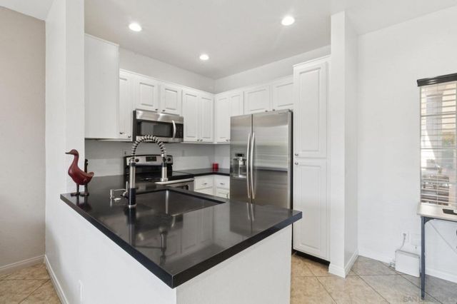 2220 Camino De La Reina 302, San Diego, CA 92108