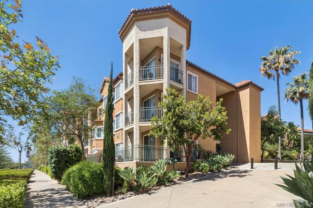 2220 Camino De La Reina 302, San Diego, CA 92108