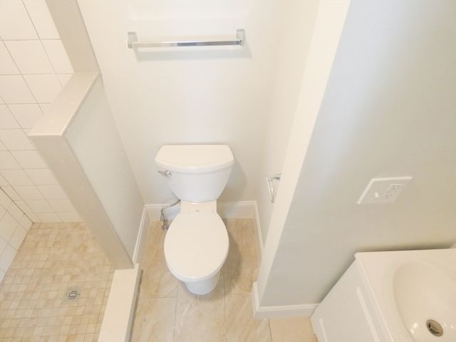 5 Kenwood St 3, Somerville, MA 02144