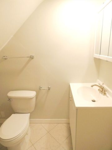 5 Kenwood St 3, Somerville, MA 02144