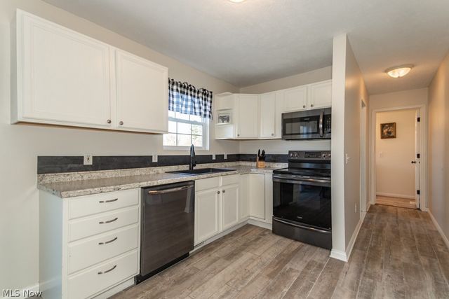 1999 Beringer Place, Harpersfield, OH 44041