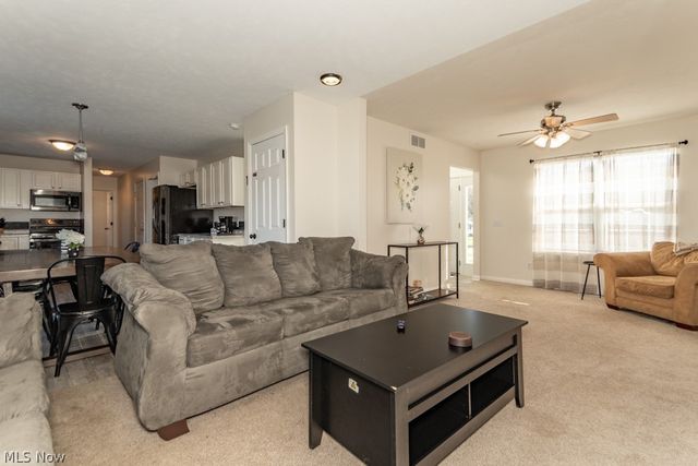 1999 Beringer Place, Harpersfield, OH 44041