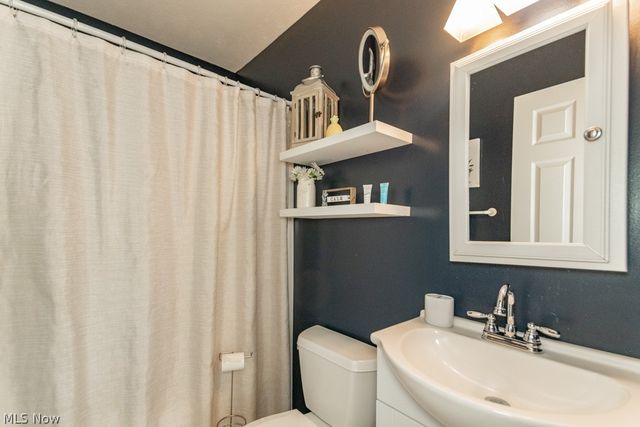 1999 Beringer Place, Harpersfield, OH 44041