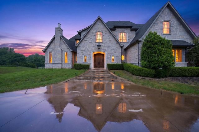 230 Oak Tree Drive, Waxahachie, TX 75165