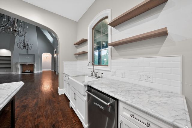 230 Oak Tree Drive, Waxahachie, TX 75165