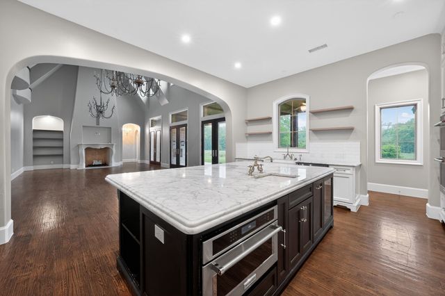 230 Oak Tree Drive, Waxahachie, TX 75165
