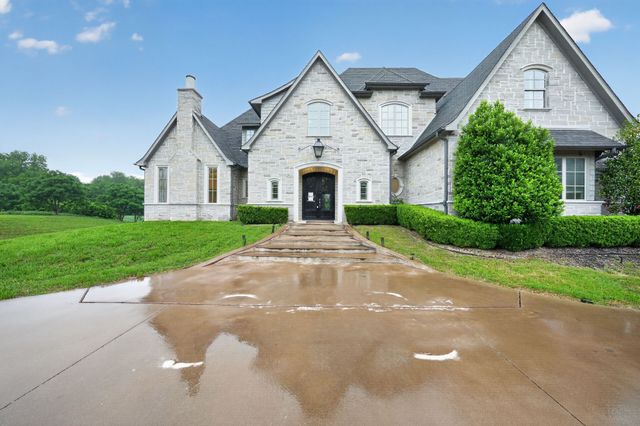 230 Oak Tree Drive, Waxahachie, TX 75165