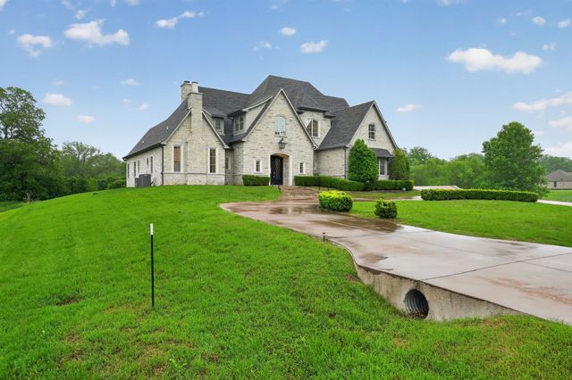 230 Oak Tree Drive, Waxahachie, TX 75165