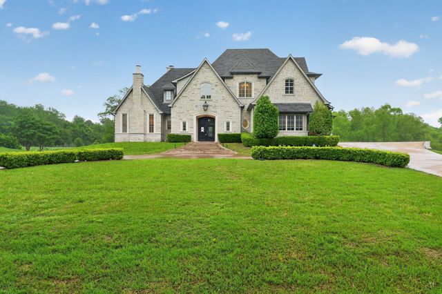 230 Oak Tree Drive, Waxahachie, TX 75165
