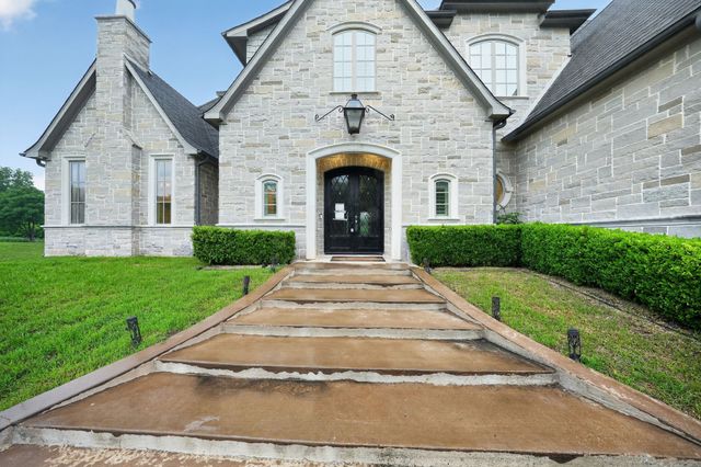 230 Oak Tree Drive, Waxahachie, TX 75165