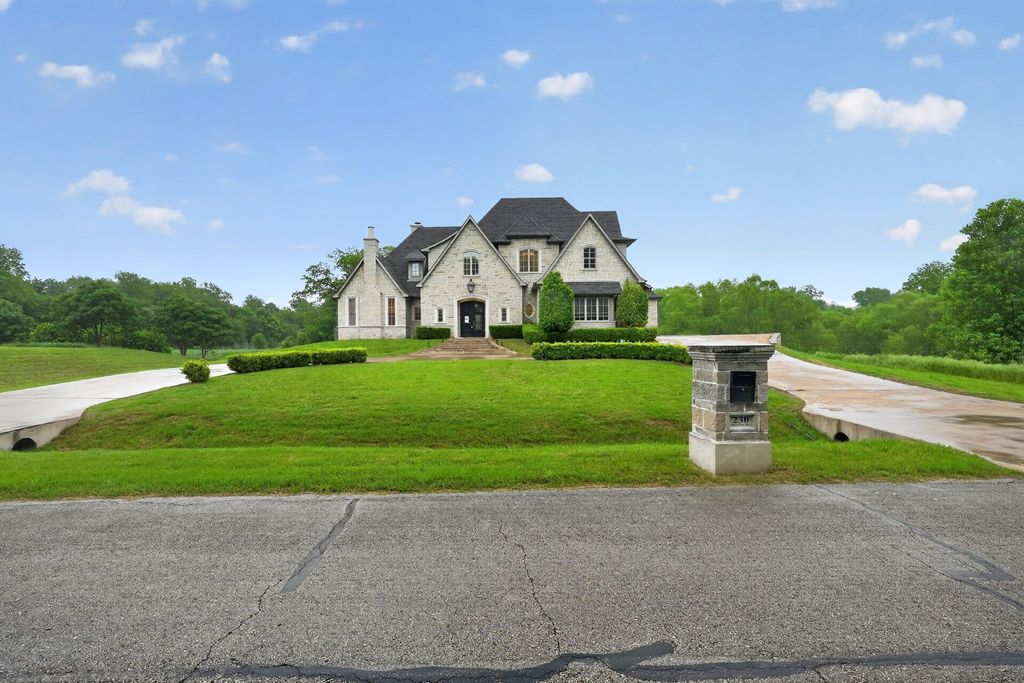 230 Oak Tree Drive, Waxahachie, TX 75165