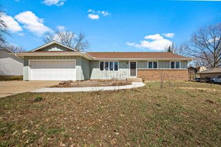 953 Redwood Drive, Apple Valley, MN 55124