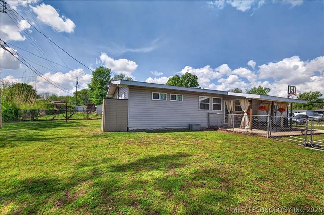 420 NW Lahoma Drive, Bartlesville, OK 74003