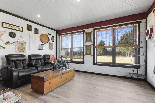 17950 N OLD NUMBER 7, Sturgeon, MO 65284