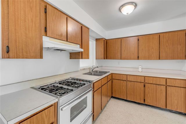 546 CAMBRIDGE CIRCLE, South Daytona, FL 32119