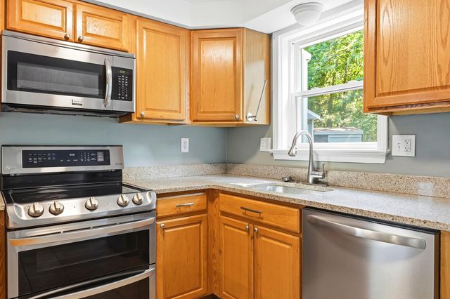 7 Chestnut Circle, Merrimack, NH 03054
