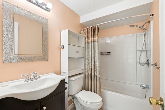 7 Chestnut Circle, Merrimack, NH 03054