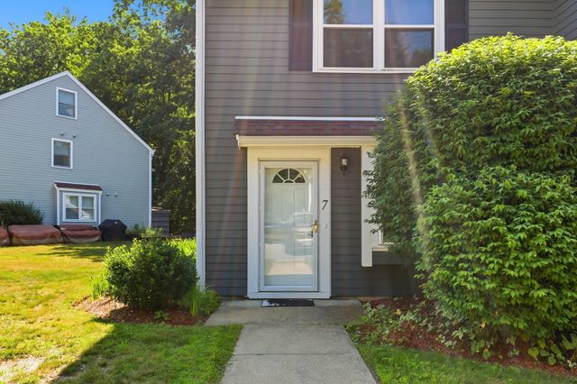 7 Chestnut Circle, Merrimack, NH 03054