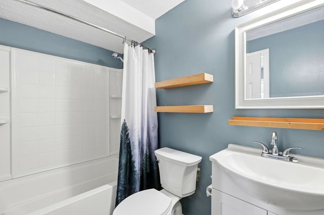 7 Chestnut Circle, Merrimack, NH 03054