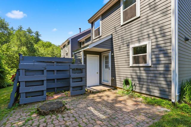 7 Chestnut Circle, Merrimack, NH 03054