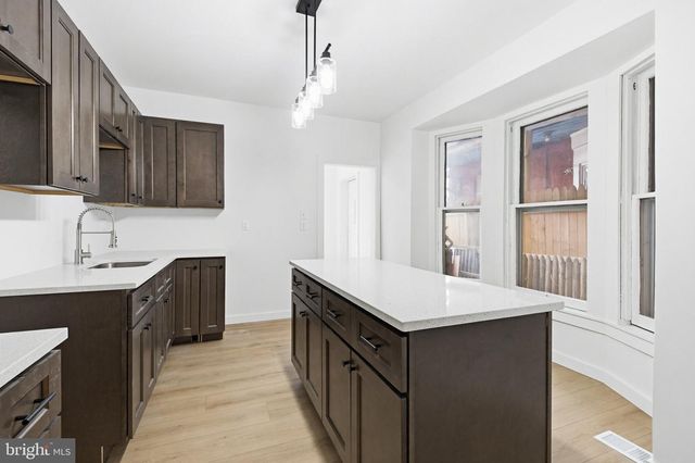 818 W KING ST, York, PA 17403