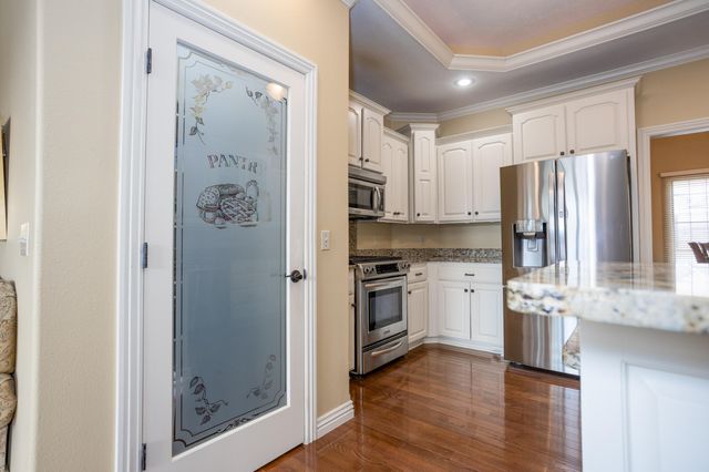 2818 E Cherrybark Street, Springfield, MO 65804