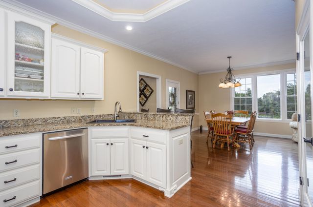 2818 E Cherrybark Street, Springfield, MO 65804