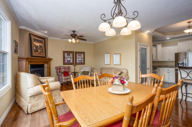 2818 E Cherrybark Street, Springfield, MO 65804
