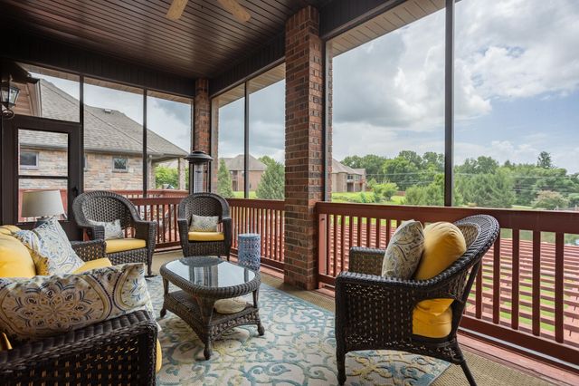 2818 E Cherrybark Street, Springfield, MO 65804