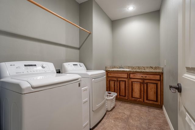 2818 E Cherrybark Street, Springfield, MO 65804