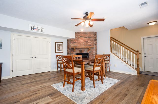 2818 E Cherrybark Street, Springfield, MO 65804