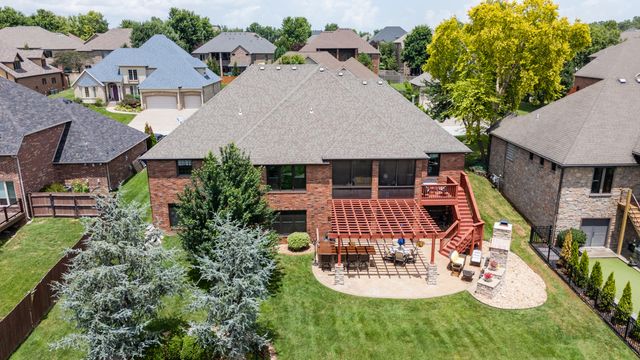 2818 E Cherrybark Street, Springfield, MO 65804