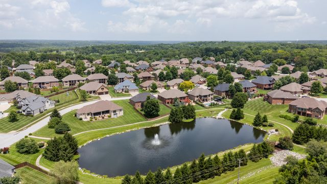 2818 E Cherrybark Street, Springfield, MO 65804