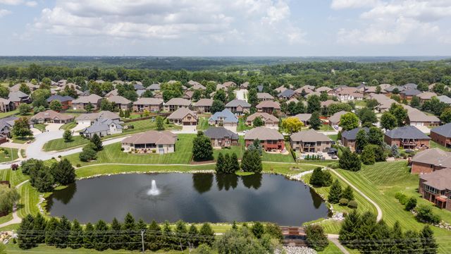 2818 E Cherrybark Street, Springfield, MO 65804