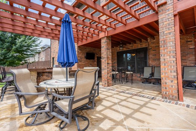 2818 E Cherrybark Street, Springfield, MO 65804