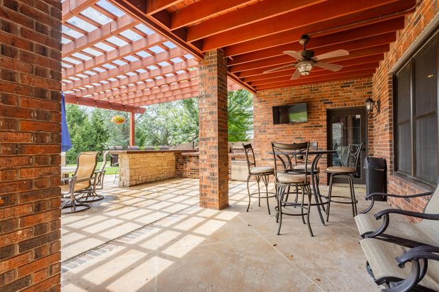 2818 E Cherrybark Street, Springfield, MO 65804