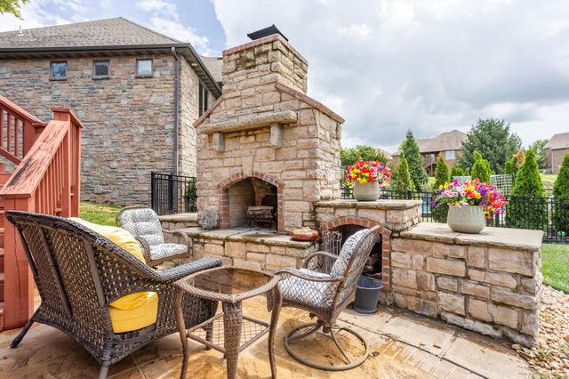 2818 E Cherrybark Street, Springfield, MO 65804