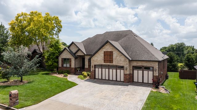 2818 E Cherrybark Street, Springfield, MO 65804