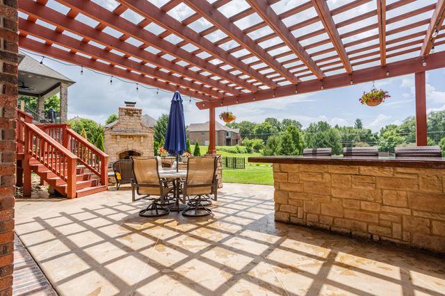 2818 E Cherrybark Street, Springfield, MO 65804