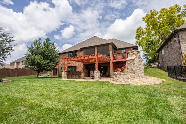 2818 E Cherrybark Street, Springfield, MO 65804