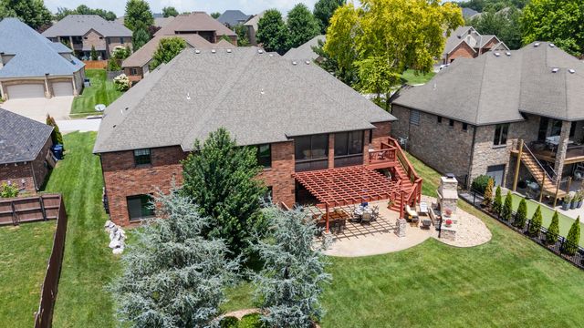 2818 E Cherrybark Street, Springfield, MO 65804