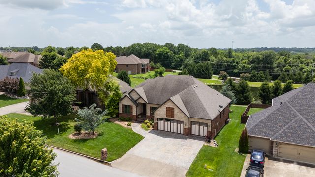 2818 E Cherrybark Street, Springfield, MO 65804