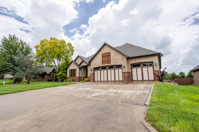 2818 E Cherrybark Street, Springfield, MO 65804